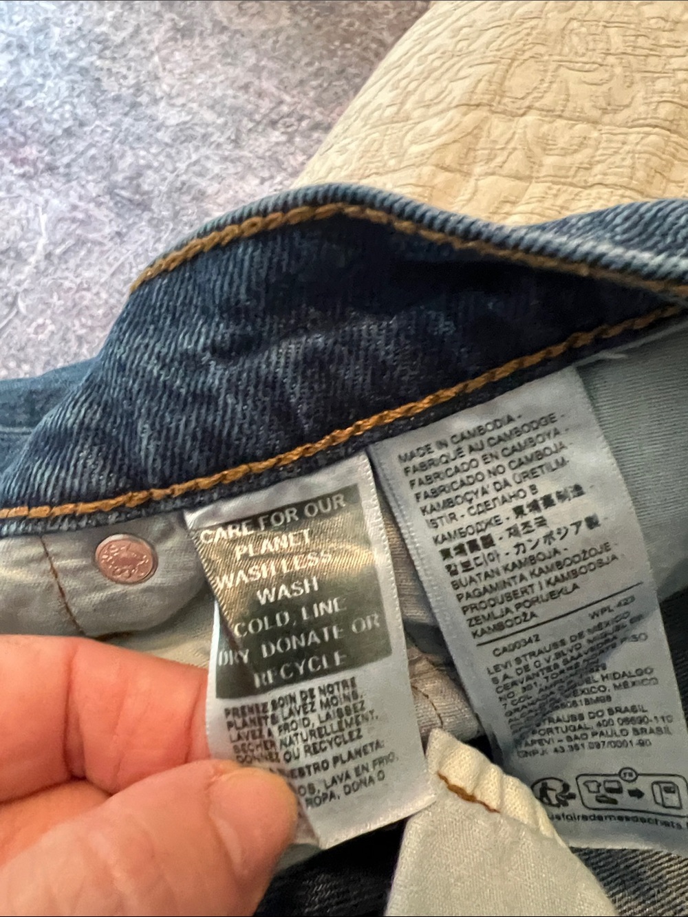 Levi's 501® Crop Straight Jeans in Medium Blue - Picture 2 of 9